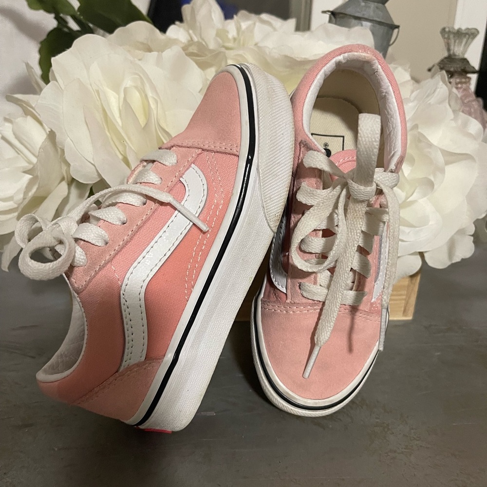 Little girls Pink vans!